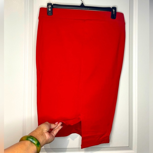 NWOT Torrid Pencil Skirt. 6” Back Slit. 26” Length. Torrid Size 0=12 - Picture 4 of 5